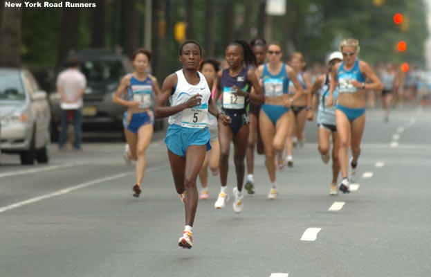 Behind Kiplagat, Margaret Okayo (#5) — winner of the ING New York City Marathon in 2001 and 2003 — led the chase pack.