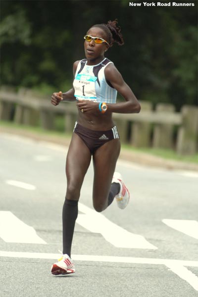 Kiplagat enters Central Park.