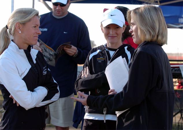 L-R: Ceci St. Geme talks to Shalane Flanagan and Suzy Favor Hamilton.