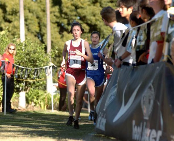 Shortly after the half mile mark, defending champion Aislinn Ryan led the way, with Bridget Franek in second place.