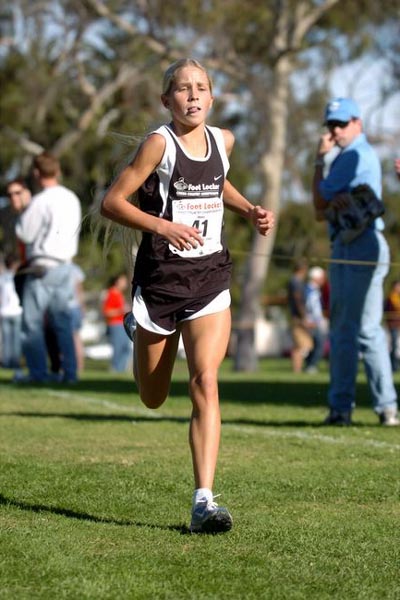 With less than two tenths of a mile to go, Jordan Hasay had put more distance on the field and was dominating the race. She went on to win in 17:05, tying the eighth-fastest time run at this meet on this course.