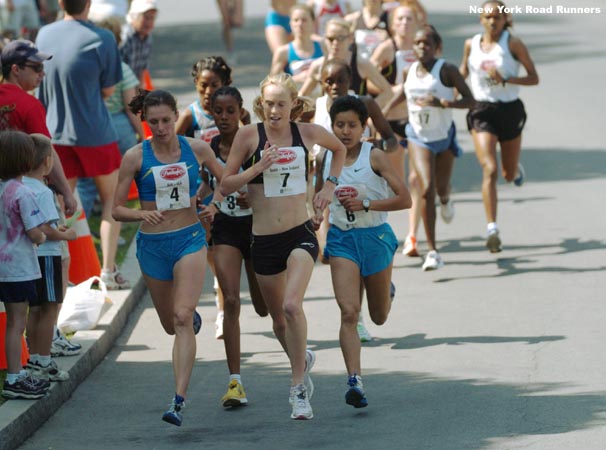 Nicole Aish and Kim Smith continue to lead in the first mile.