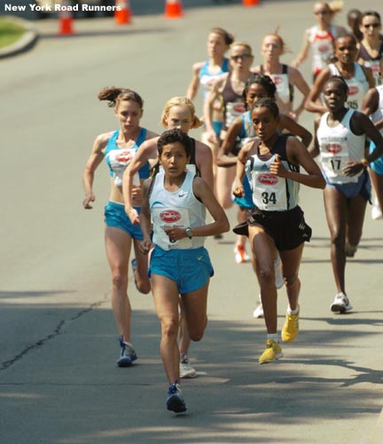 Leghzaoui leads (L-R) Aish, Smith, and #34 Merima Hashim of Ethiopia.