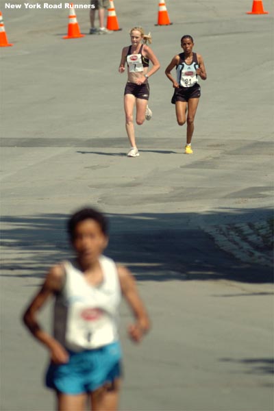 Kim Smith and Merima Hashim run in second and third.