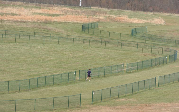 Dathan Ritzenhein runs on the maze-like Indiana State course.