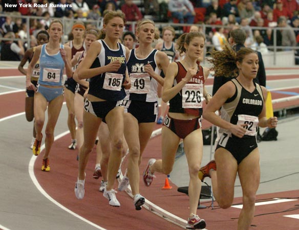 Alicia Craig, Laura Turner, and Ida Nilsson run right behind Metivier.