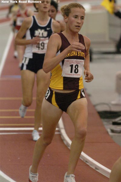 Amy Hastings runs at the back of the lead pack.