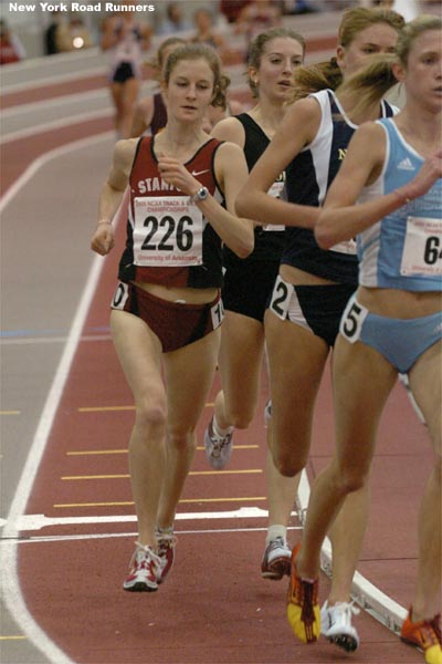 Four runners (including Stanford's Alicia Craig) separate themselves from the rest of the field.