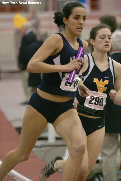 Ioana Parusheva runs the 800m leg for Villanova.