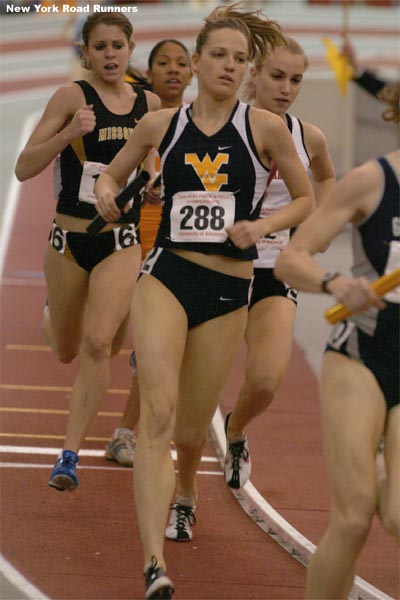 Jennifer Davis (whose twin sister Susan led off for their team) runs the anchor (1,600m) leg for West Virginia.