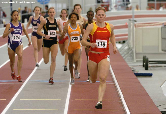 Ada Anderson blazed through the first lap and arrived at the 200m mark...