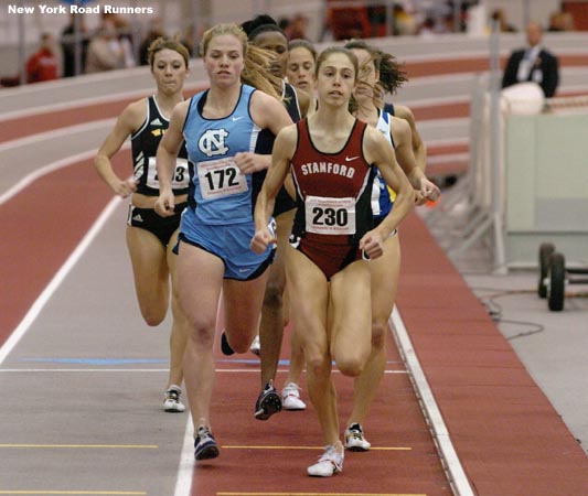 Arianna Lambie leads and Erin Donhue runs in second place.