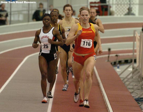 Anderson continued to lead as the pack approached the 400m mark.