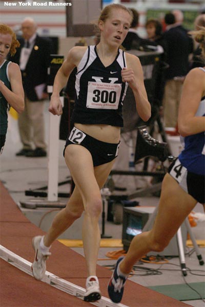 Lindsay Donaldson stays in contact with the lead pack.