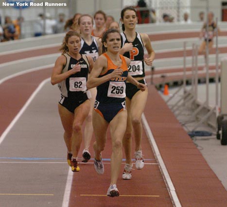 Yet another race-changing fall happened on the backstrech of the penultimate lap. Sara Bei, who might have been the favorite, went down. With one lap to go, that left Adriana Pirtea in the lead.