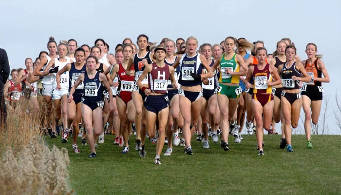 Just before they hit the 1K mark, there was a huge pack up front, led by #317 Lindsey Scherf, with many others right behind.