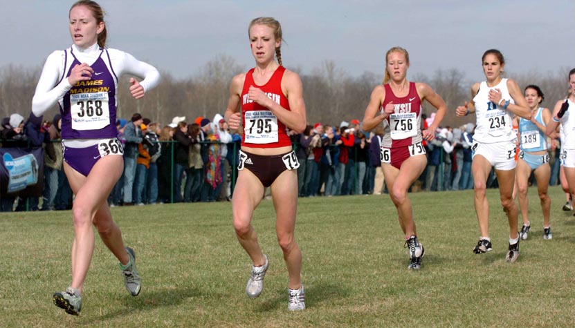 Shannon Saunders leads Katrina Rundhaug and Washington State's Haley Paul