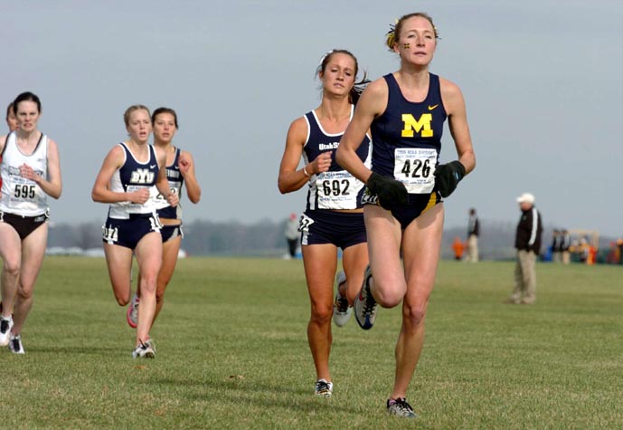 Michigan's Jessie Stewart (97th, 21:09.0) leads Utah State's Tiffany Strickland (98th, 21:09.1).