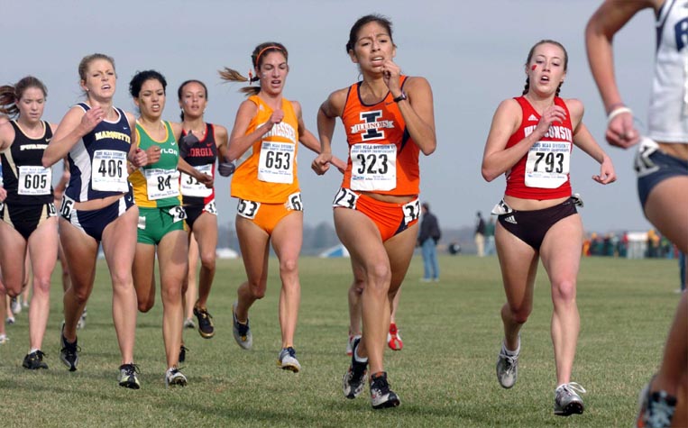 R-L: #793 Alicia Pabich (111th, 21:13.6), #323 Rachel Hernandez (110th, 21:13.5), #653 Katie Flaute (113th, 21:14.9), #84 Monique Ortega (115th, 21:15.5), and #406 Michaela Courtney (112th, 21:14.3).