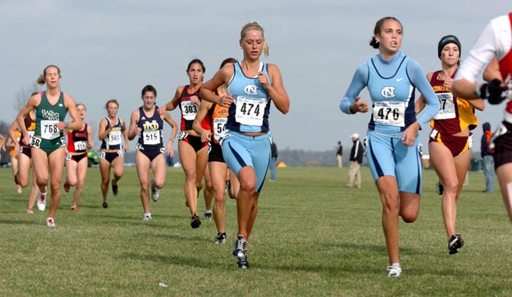 UNC teammates Carol Henry (#474, 186th, 21:55.4) and Katelyn Kaltenbach (#476, 184th, 21:54.7).