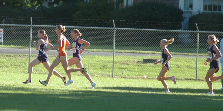 L-R: Molly Huddle, Cassie Hunt, and Stephanie Madia lead the way, Alyson Kohlmeier runs in fourth and Ramsey Kavan in fifth.