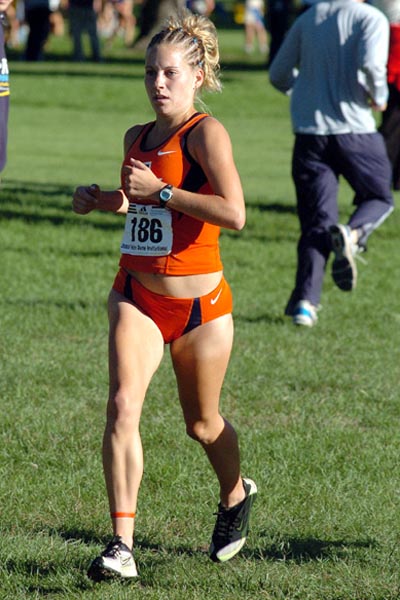 Stephanie Simms runs a great race for Illinois.