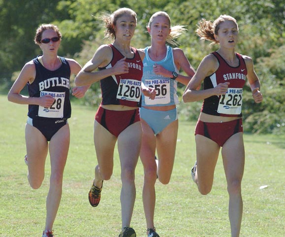 L-R: Victoria Mitchell, Arianna Lambie, Caroline Bierbaum, and Teresa McWalters lead the race.