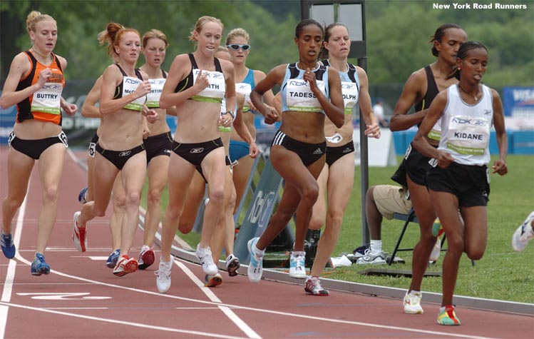 In addition to Hyman, there were 13 runners in the field. Conditions at race time were too hot and humid to be ideal for a distance race.