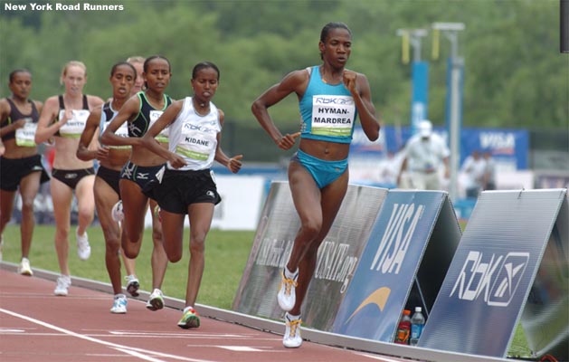 Approaching the 1,000m mark, Hyman continued to set the pace, but Flanagan had dropped back to fifth place.