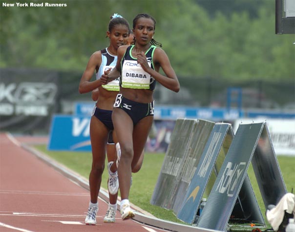 Tirunesh and Ejegayehu took turns setting the pace.