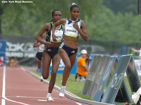 At the 3,400m mark, Ejegayehu Dibaba took her final turn in the lead.