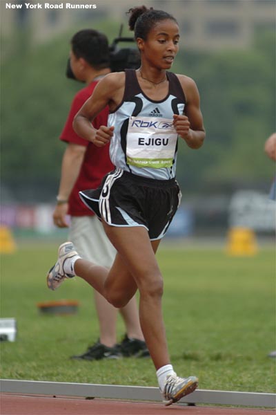 Sentayehu Ejigu lost contact with the Dibaba sisters just before 3,400 meters.