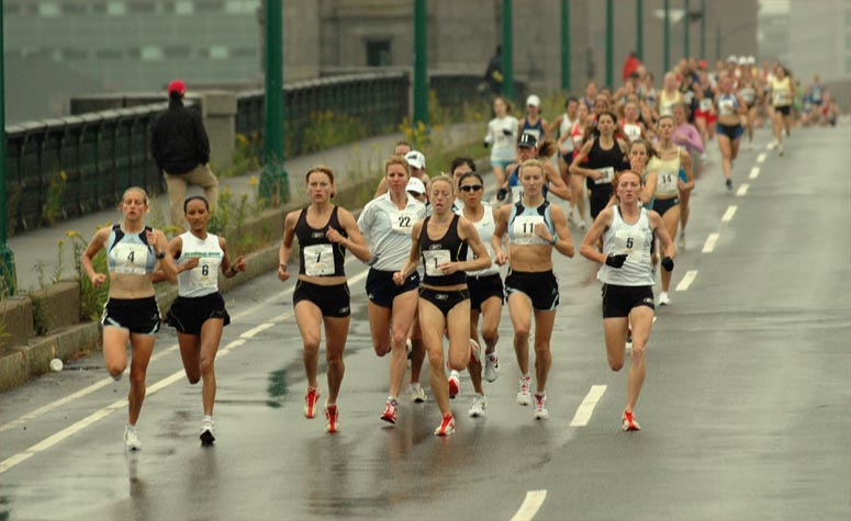 Also near the lead are #6 Aster Demissie, #22 Collette Liss, #1 Marie Davenport, and #11 Carrie Tollefson.