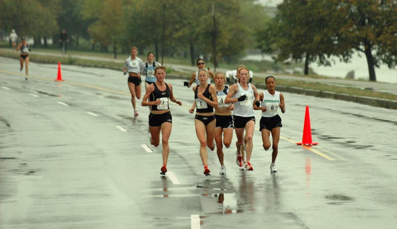 As the miles went by, runners began to drop off the back of the lead pack.