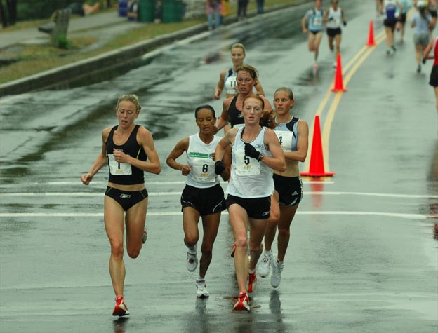 Carrie Tollefson, the 2004 USA 1,500 meter champion, trailed the lead group slightly.