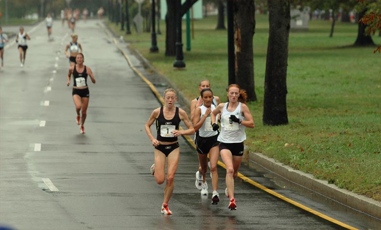 Athletes gradually fell off the back of the pack, and just under 20 minutes into the race, the lead pack was down to four athletes.