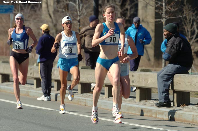 Laura O'Neill runs in sixth place.