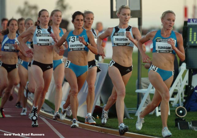 Eventually, Flanagan would have no more of the slow (relatively speaking) pace, and she moved into the lead. Carrie Tollefson and Shayne Culpepper followed.