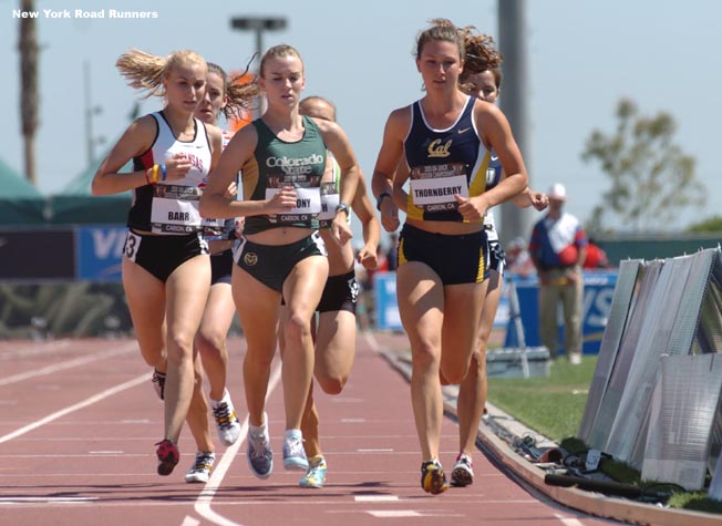 R-L: Amanda Thornberry, Kirsten Anthony, and Dacia Barr in the second junior 1,500m prelim. Only two runners were eliminated in the first round.