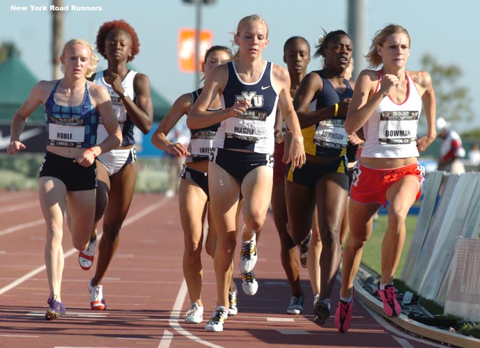 Sarah Bowman led the junior 800m final with one lap to go, but she had started off near the back of the field and it looked like it took a lot of work for her to work her way up to the front.