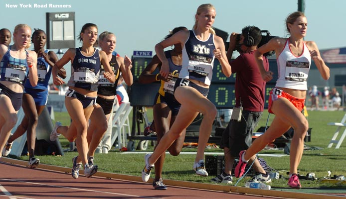 R-L: Bowman leads Heidi Magill, Alysia Johnson (mostly obscured), Maggie Infield and Trisa Nickoley, and Rebekah Noble (far left) moves up on the outside.