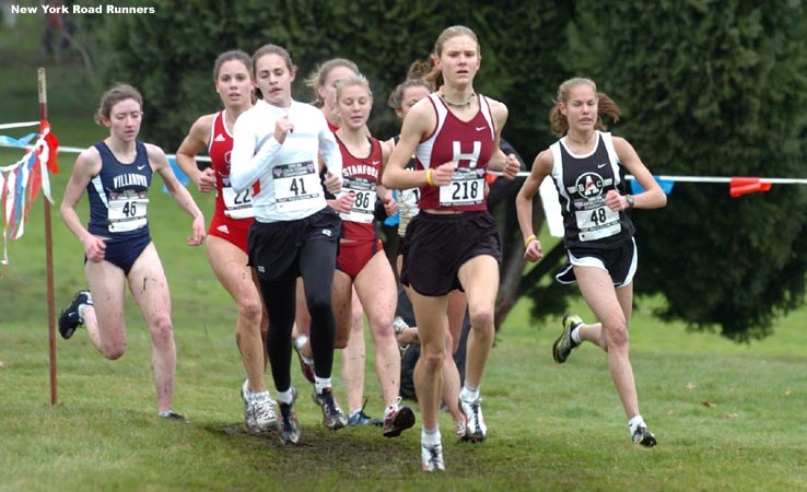 The lead pack rounds a corner between 3K and 4K.