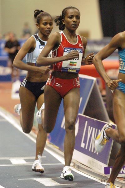 Tirunesh and Ejegayehu Dibaba were ahead of world record pace early in the race. Tirunesh set that record - 14:32.93 - in this meet a year ago.