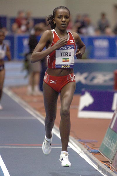 Tirunesh Dibaba pulls away from her older sister.