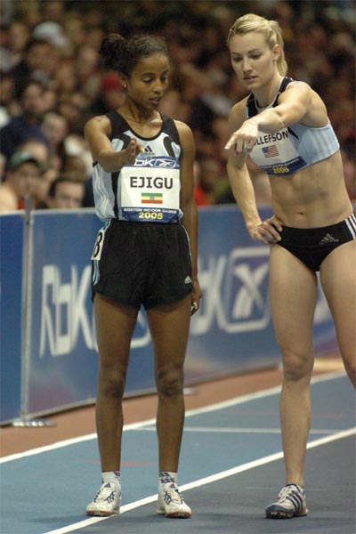 Carrie Tollefson points out the starting line to Sentayehu Ejigu.