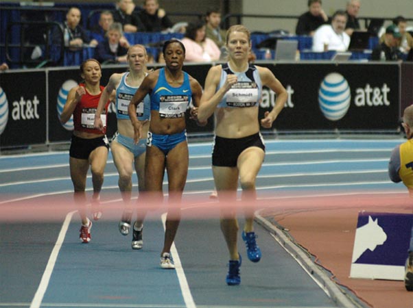 Alice Schmidt maintained her lead over the final lap and won the second heat in 2:08.11.