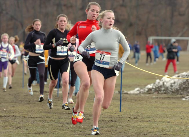 Briana Jackucewicz, 15, of New Jersey leads the next group of runners.